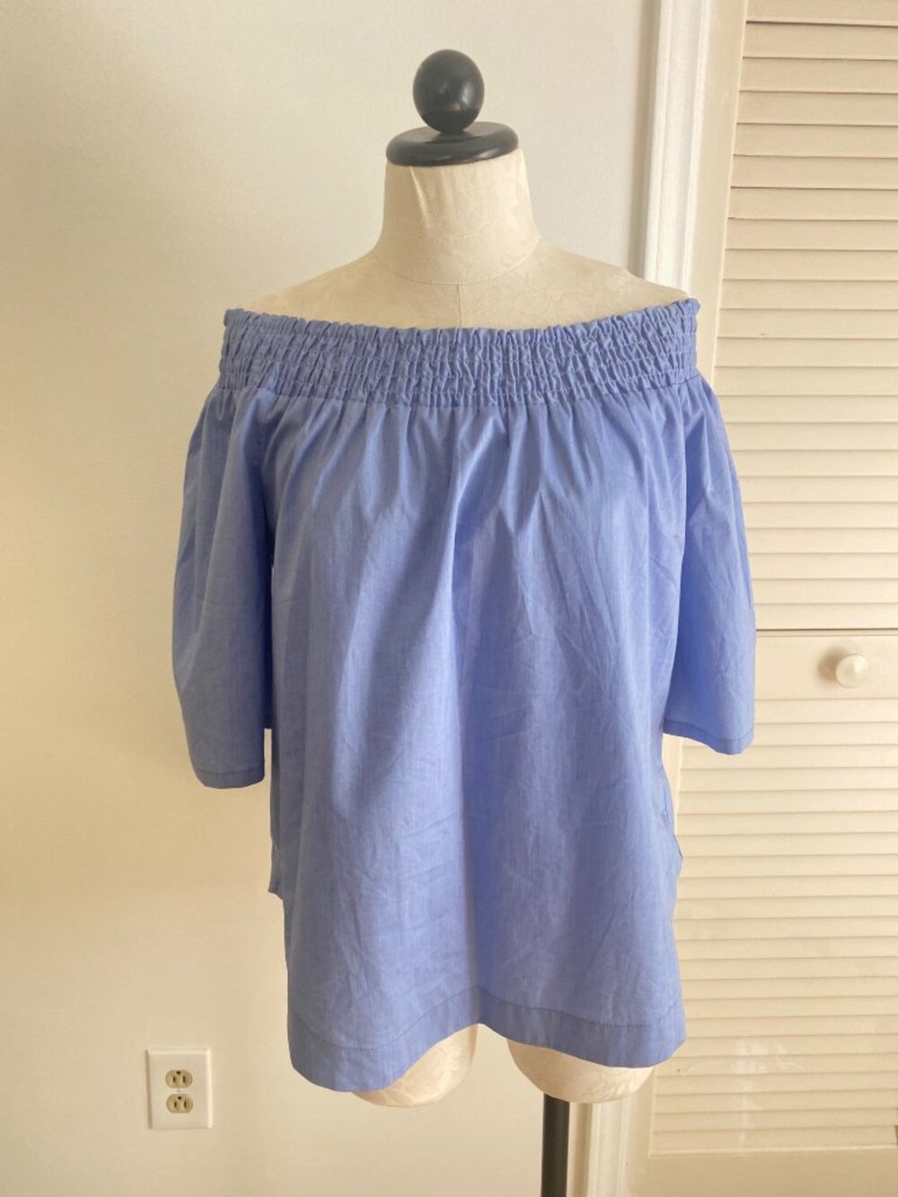 NWT 7th Avenue Oxford Blue Off-the-Shoulder Smocked Top Women’s Blouse Size L